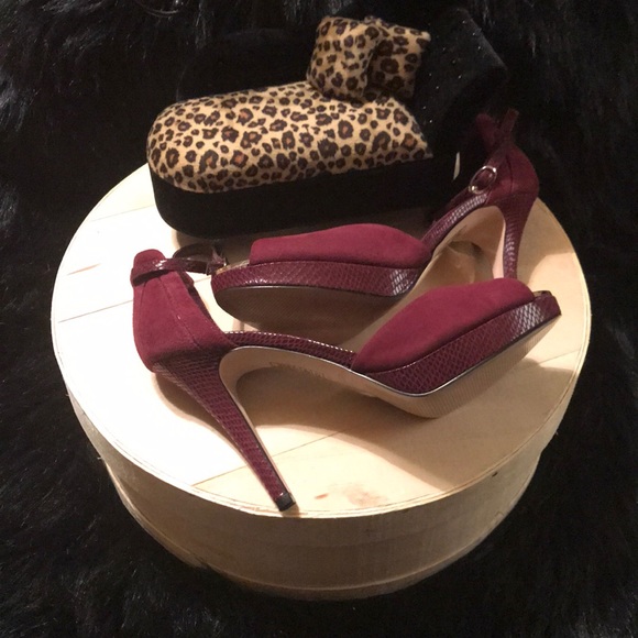 NWOT WHBM Purple Velvet & Gold Trim Platform Heels - Picture 4 of 8